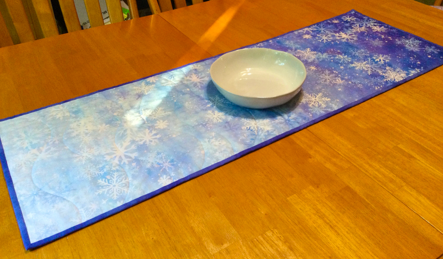 Table Runner - Falling Snowflakes
