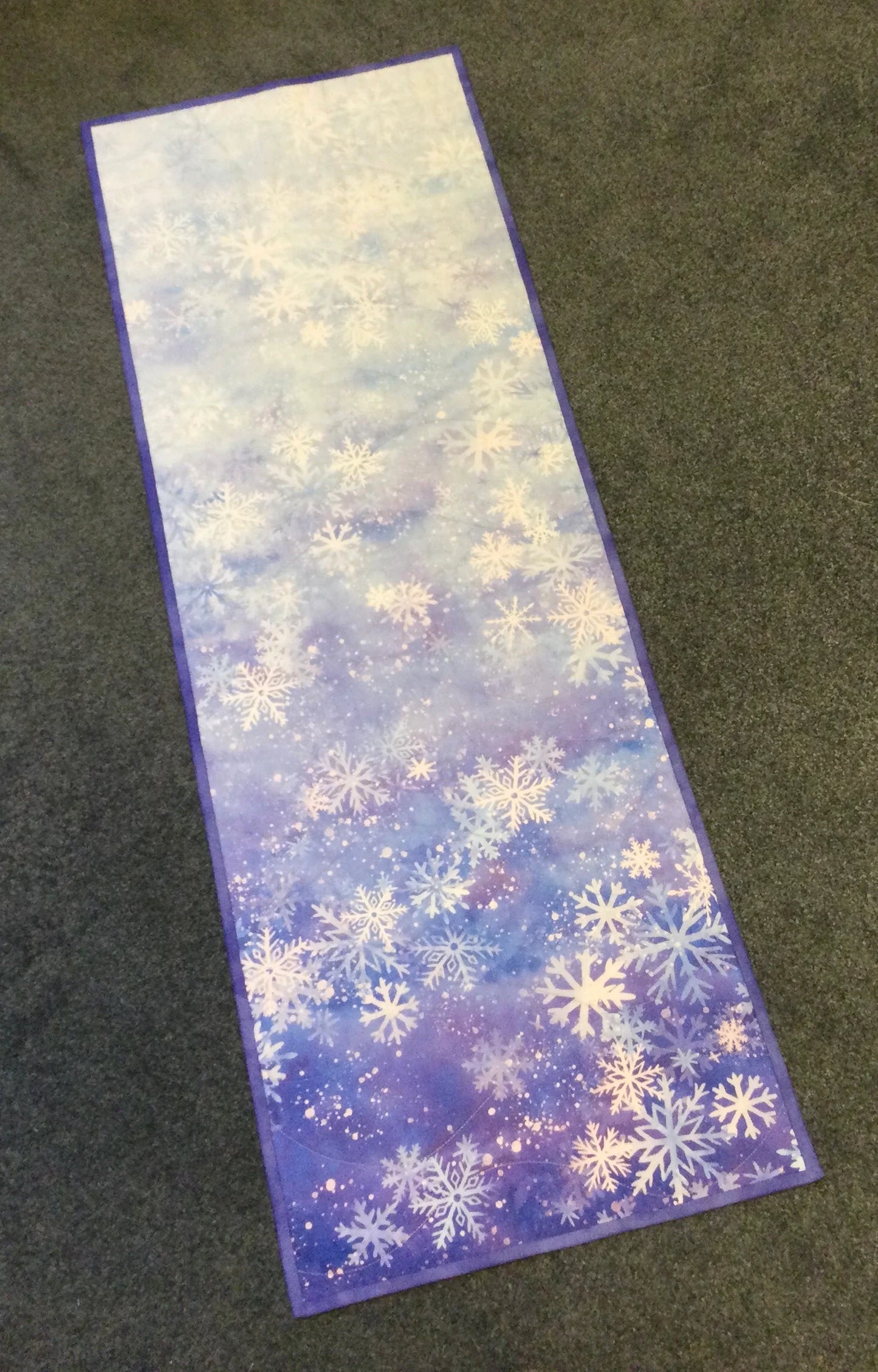 Table Runner - Falling Snowflakes