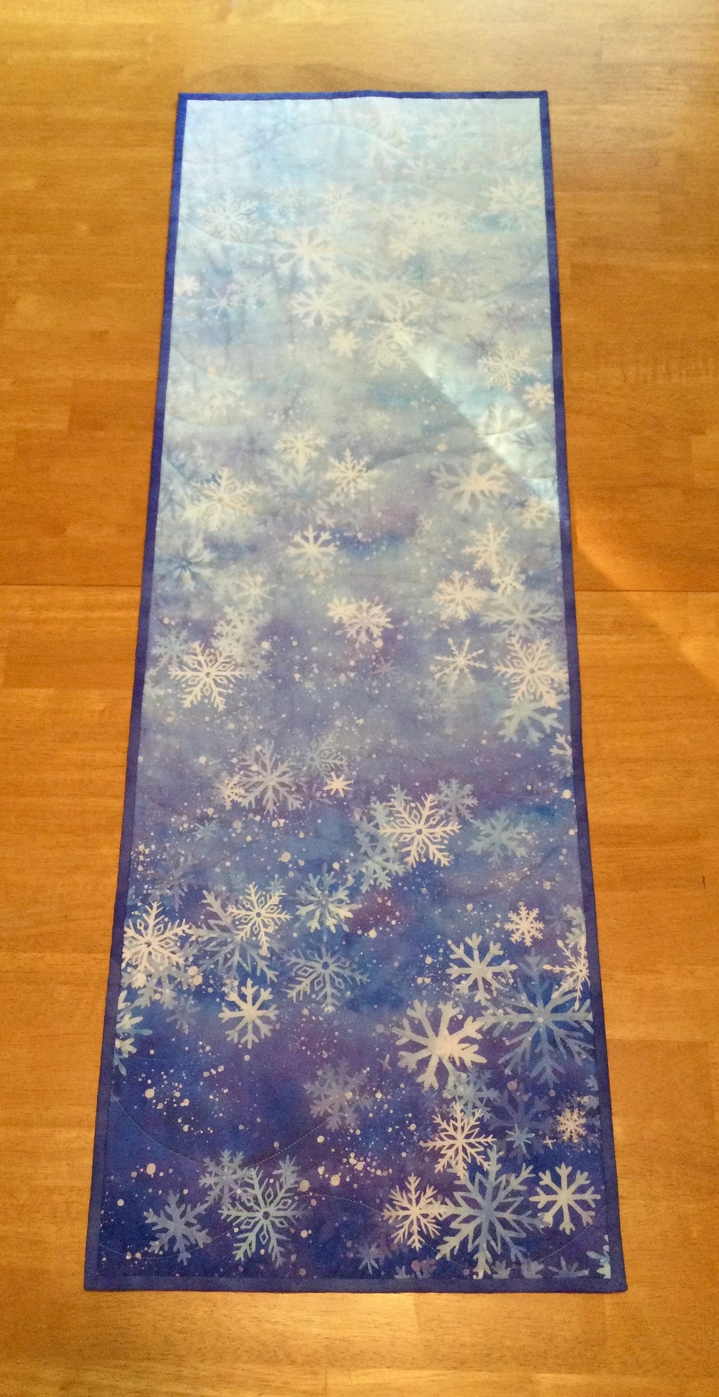 Table Runner - Falling Snowflakes