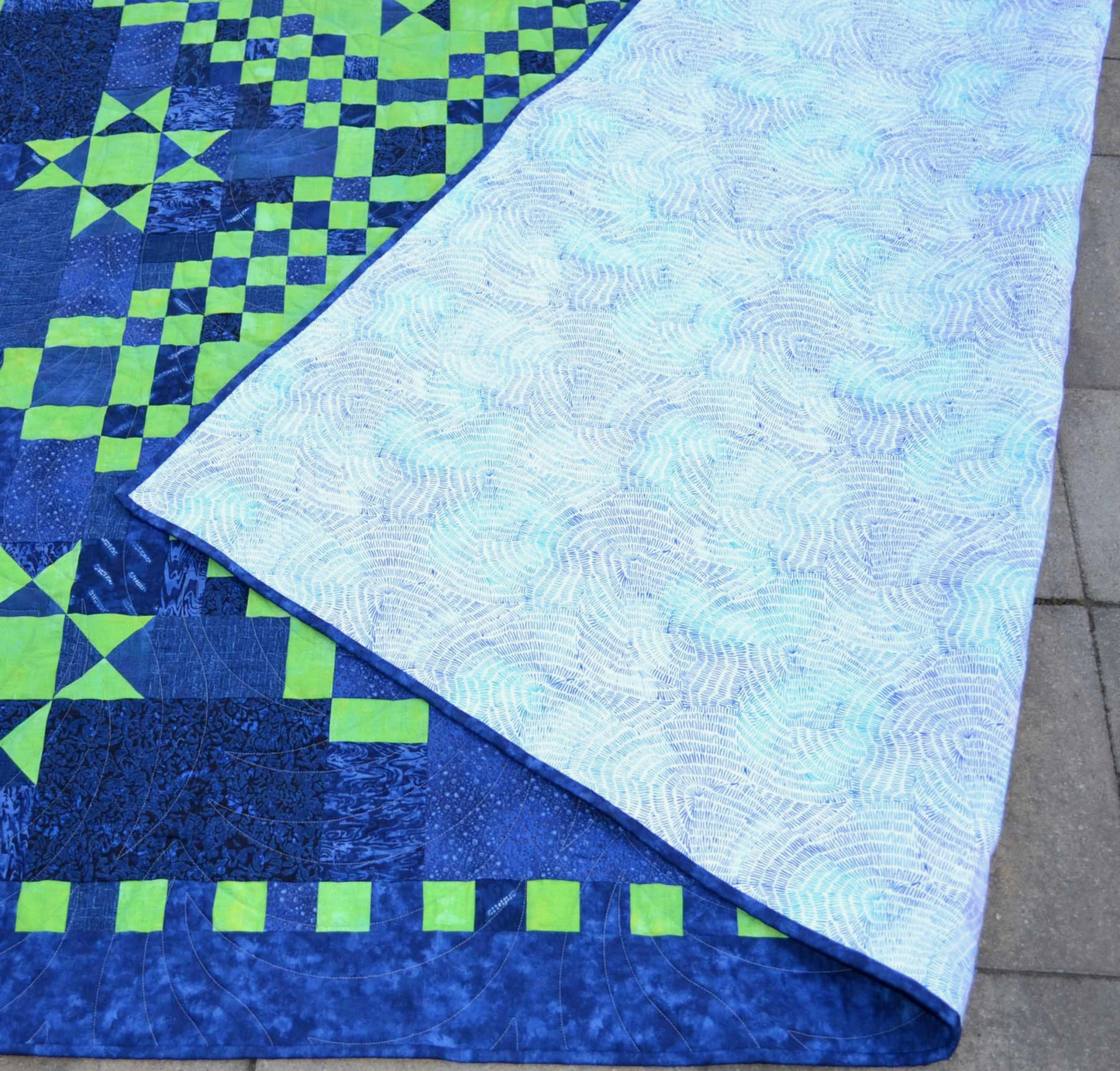 Bed Quilt - Surrounded Stars Twin