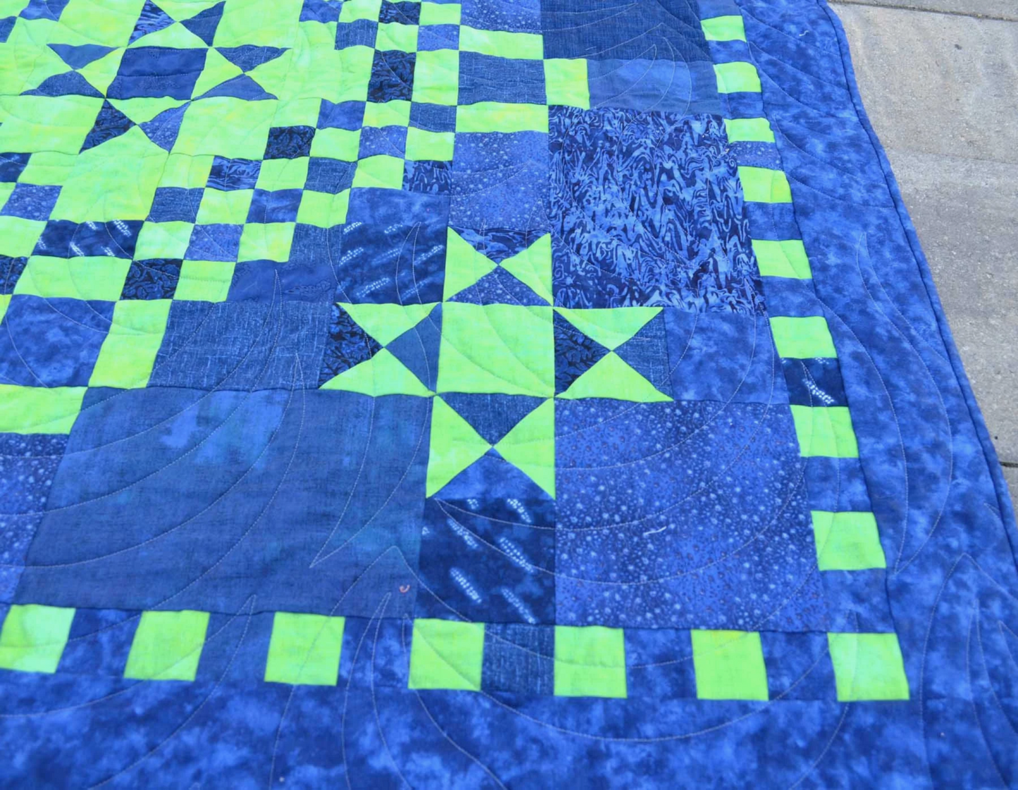 Bed Quilt - Surrounded Stars Twin